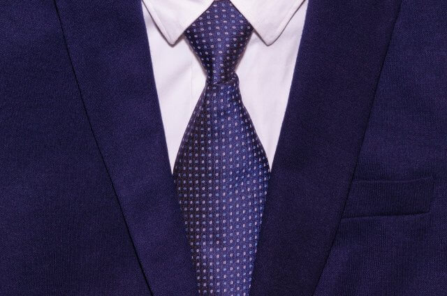 就活のスーツは紺色がおすすめ】合せるネクタイや靴の選び方もご紹介 